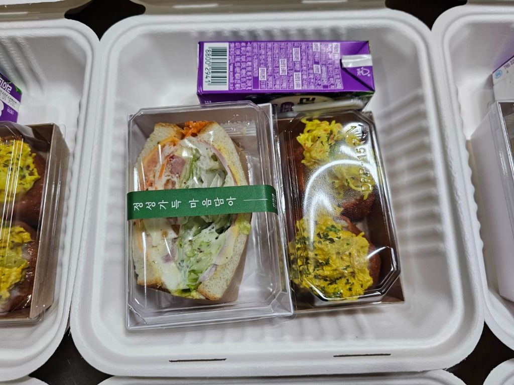 인기 샌드위치도시락 2 — 샌드위치·대왕유부초밥·과일주스 펄프박스